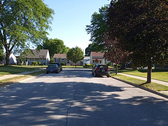 4th image of 7144 Belmont Ave
