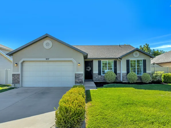 977 N Fox Hollow Dr, North Salt Lake, UT 84054