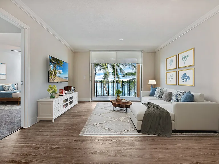 St. Tropez Apartments — Photo 3