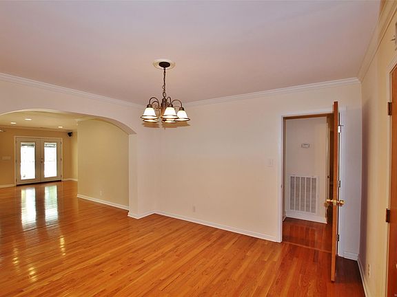 4th image of 2916 Ashley Ave