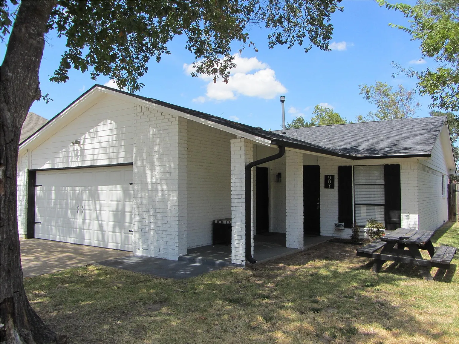 4 bed, 2.0 bath, 1280 sqft, $2,550 — Photo 2