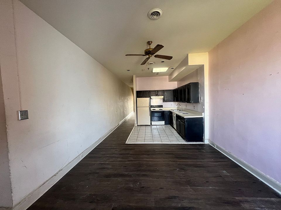 1st image of 300 N Monroe St APT 4