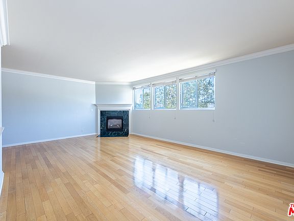 3rd image of 511 San Vicente Blvd Unit 203