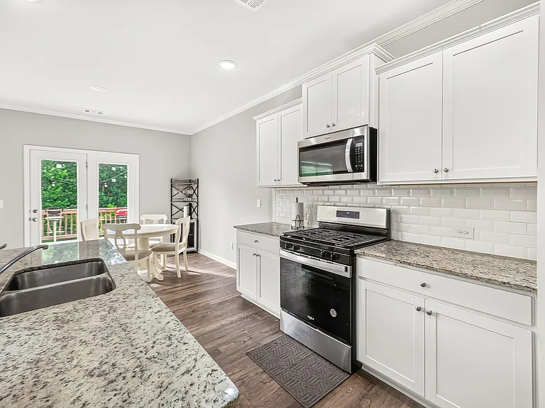 685 Highgrove Way — Photo 11