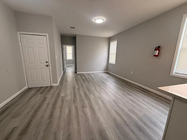 264 9th Ave #2 — Photo 3