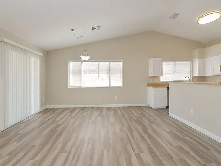 1100 Sport Of Kings Ave — Photo 6