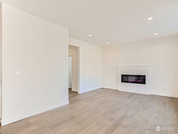 Great Room with Fireplace>