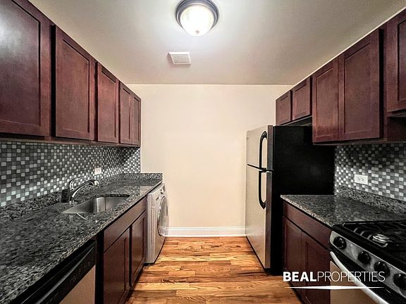 5th image of 555 W Arlington Pl APT 204