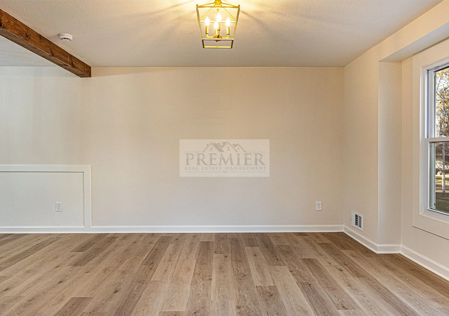 Beautiful Rehabbed home - 4 bed / 2 bath -9841 Melrose Drive Overland Park KS 66214 - Rent $3400 — Photo 2