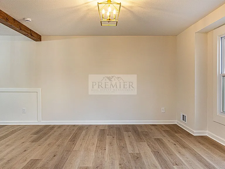 9841 Melrose Dr — Photo 2