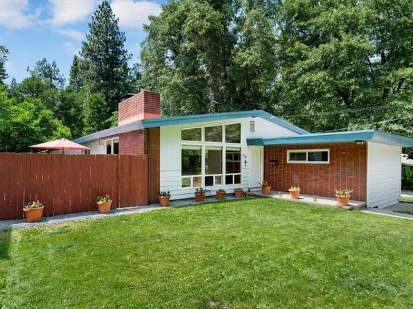 305 N C St, Mount Shasta, CA 96067