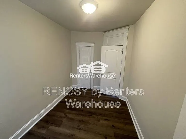 2855 W Cold Spring Ln — Photo 13