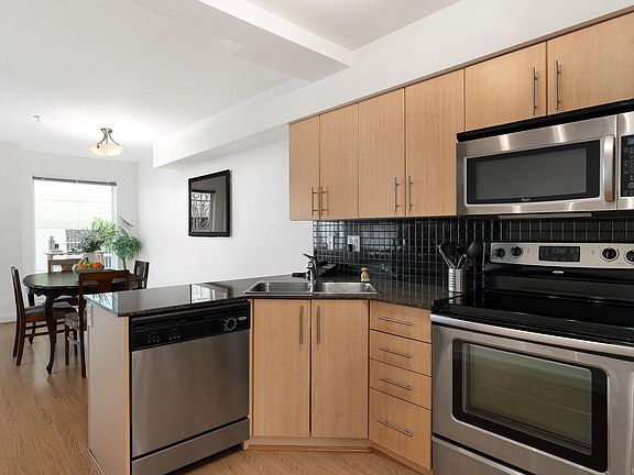 4th image of 1405 Esquimalt Rd #204
