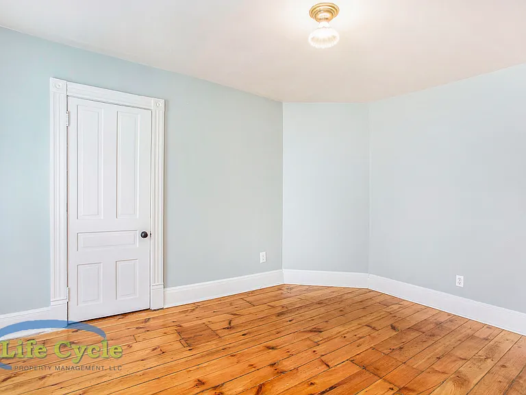 335 Washington St SE — Photo 31