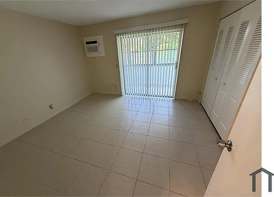261 Camden Dr E #K — Photo 15