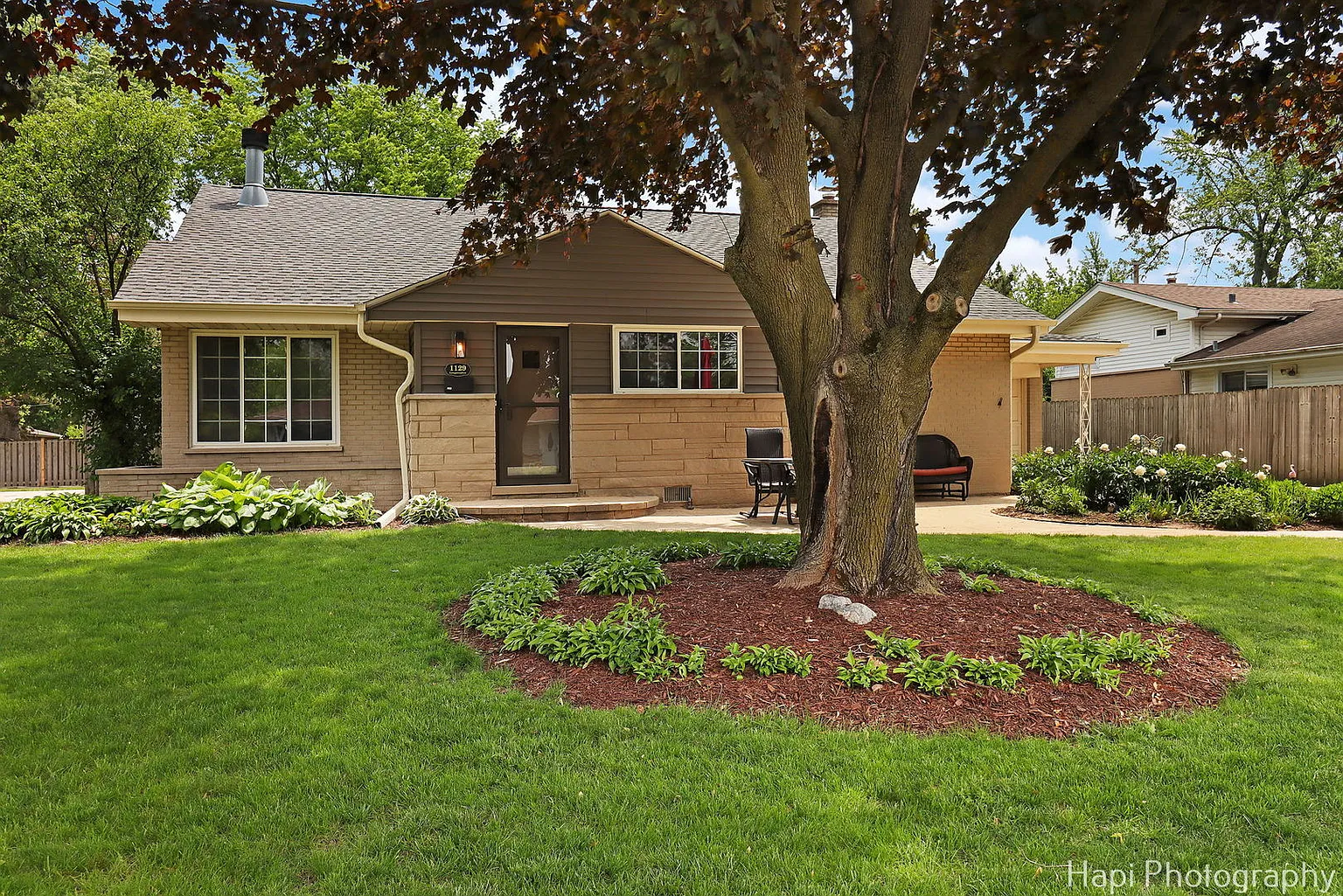 1129 Longmeadow Dr photo 1