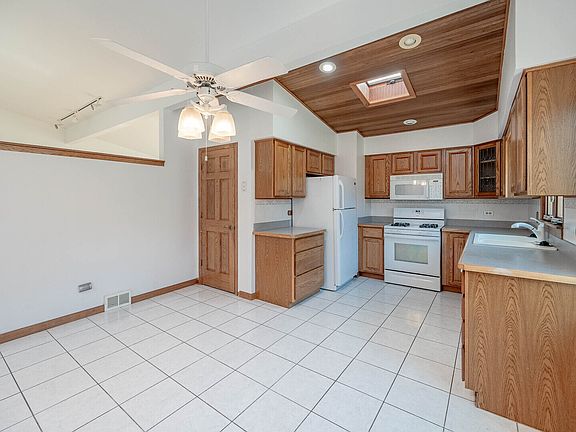 4th image of 11718 S Carolyn Ln