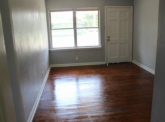 3rd image of 4202 Lamont St