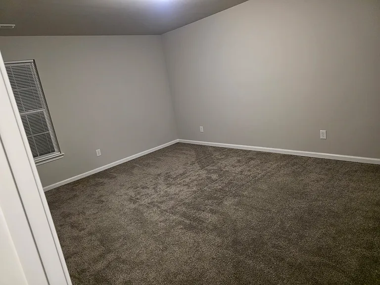 1215 Cliff Dr — Photo 6