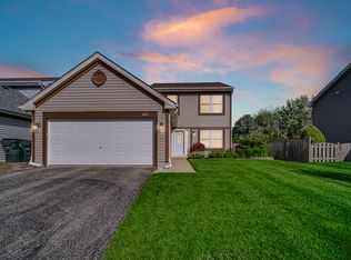 455 Rosewood Xing, Lindenhurst, IL 60046