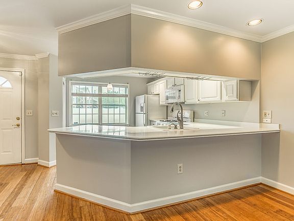 4th image of 6924 Fairfax Dr #238-1