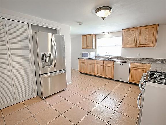 5th image of 4369 Lakeshore Dr