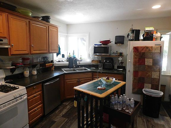 2nd image of 5825 40th St
