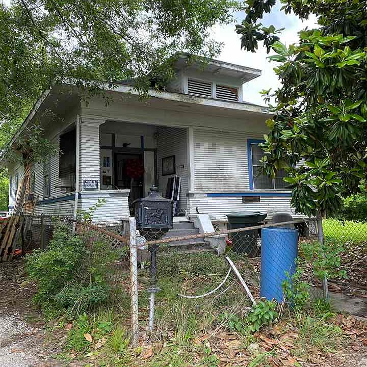 1st image of 2915 Magnolia Ave