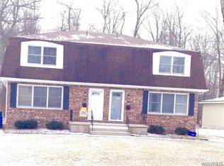 91 Marine Dr, Amherst, NY 14228