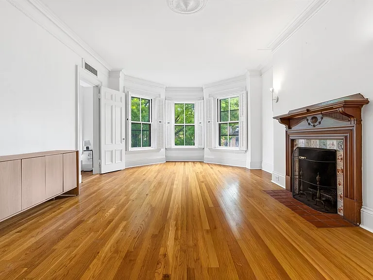 302 Commonwealth Ave #C — Photo 1
