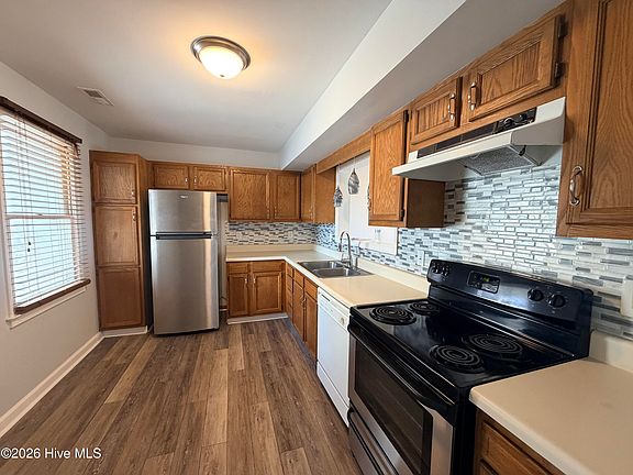 5th image of 1800 Bay St Unit 103