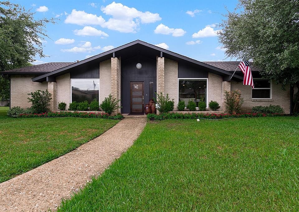 1st image of 4070 Port Royal Dr
