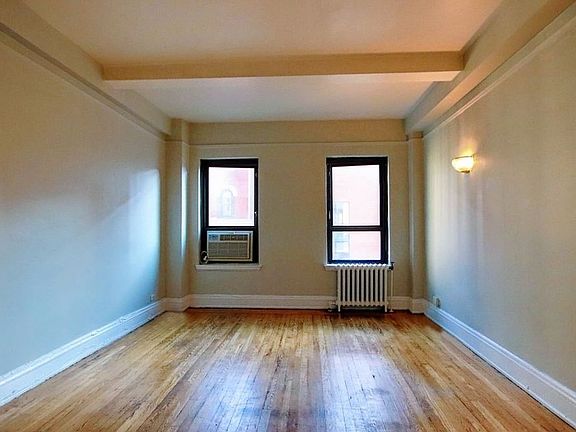 2nd image of 11 Waverly Pl APT 6b