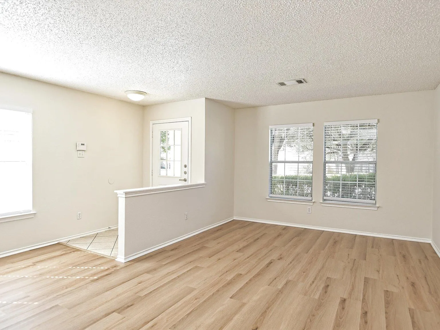 4 bed, 2.5 bath, 2593 sqft, $2,255 — Photo 3