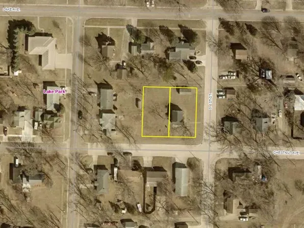 310 S 1st St, Lake Park, IA 51347