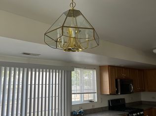 1660 Hickory Park Ln, Aurora, IL 60504