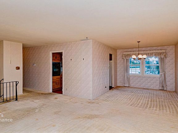 5th image of 1931 Cloverdale Ct