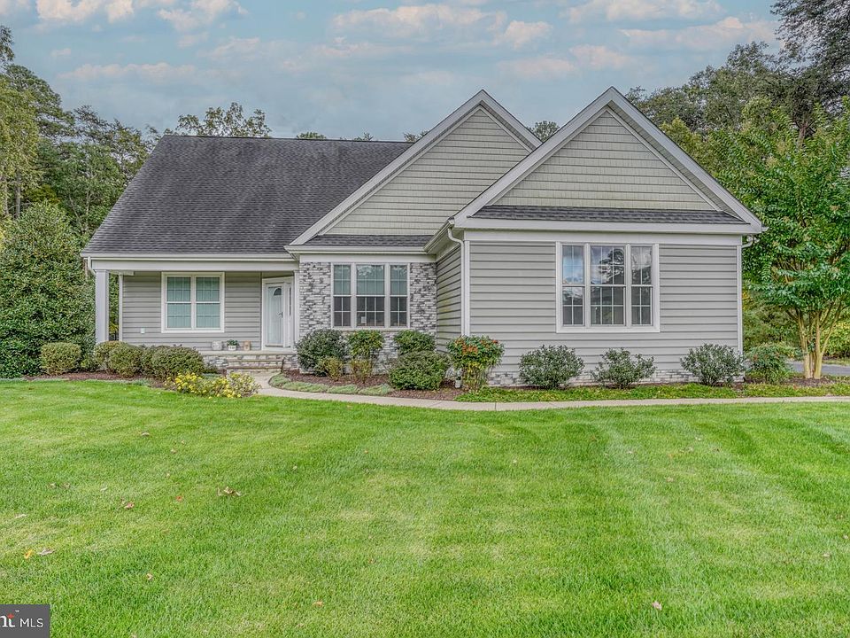 1st image of 18086 White Oak Dr