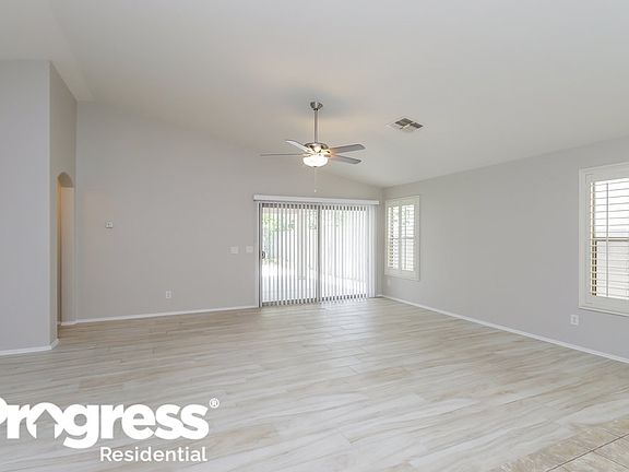 3rd image of 798 E Bradstock Way