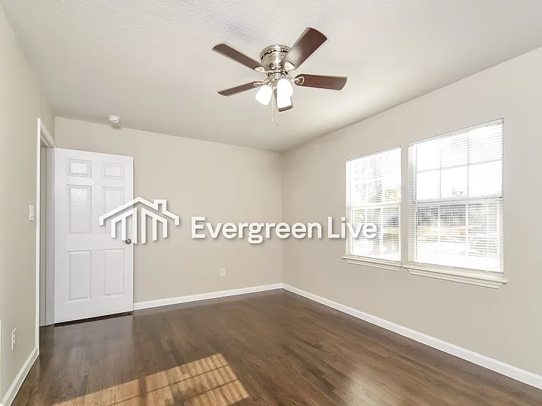 3811 Vanette Ln — Photo 13