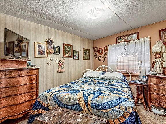 5th image of 2432 Nightingale Ln