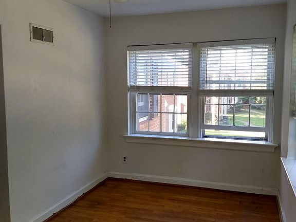 3rd image of 1045 Terrace Dr