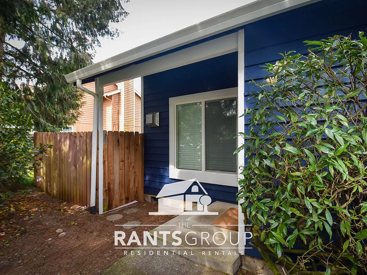 Building Photo - 660 Malibu Dr SE