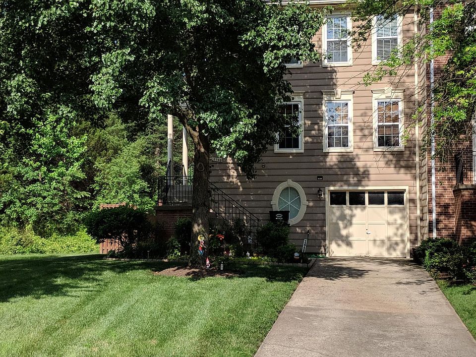 Front View - Long 3 car driveway