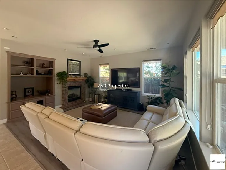 5586 Stockton Loop — Photo 11