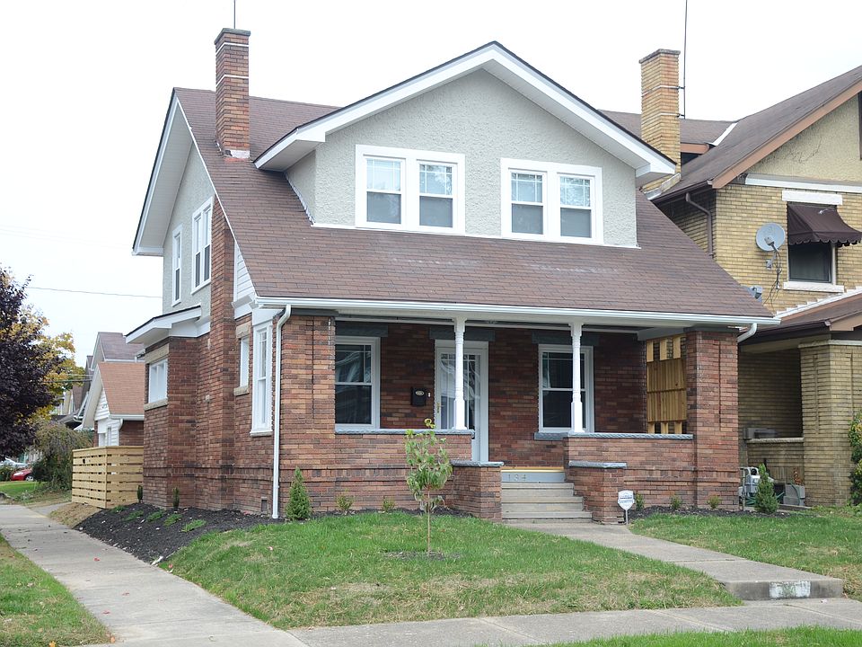 1st image of 134 9th Ave W