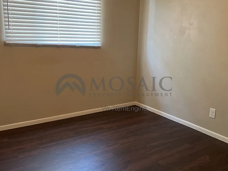 921 W 19th St — Photo 9