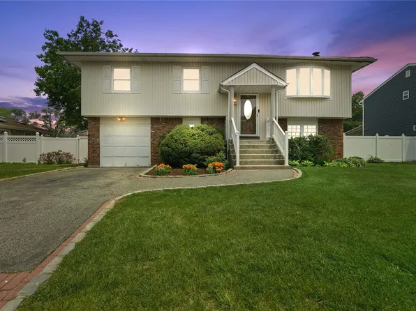 142 Jeatom Lane, Amityville, NY 11701