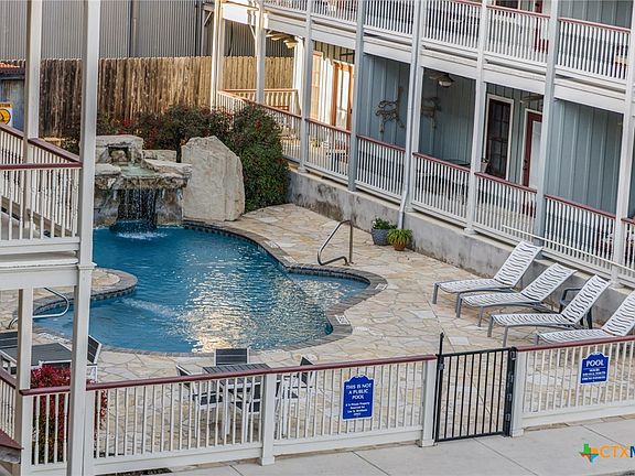 3rd image of 1247 Gruene Rd #302