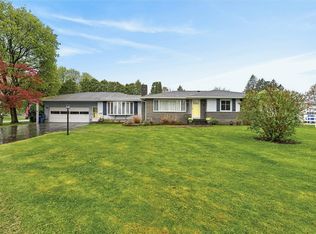1 Sun Valley Dr, Rochester, NY 14606